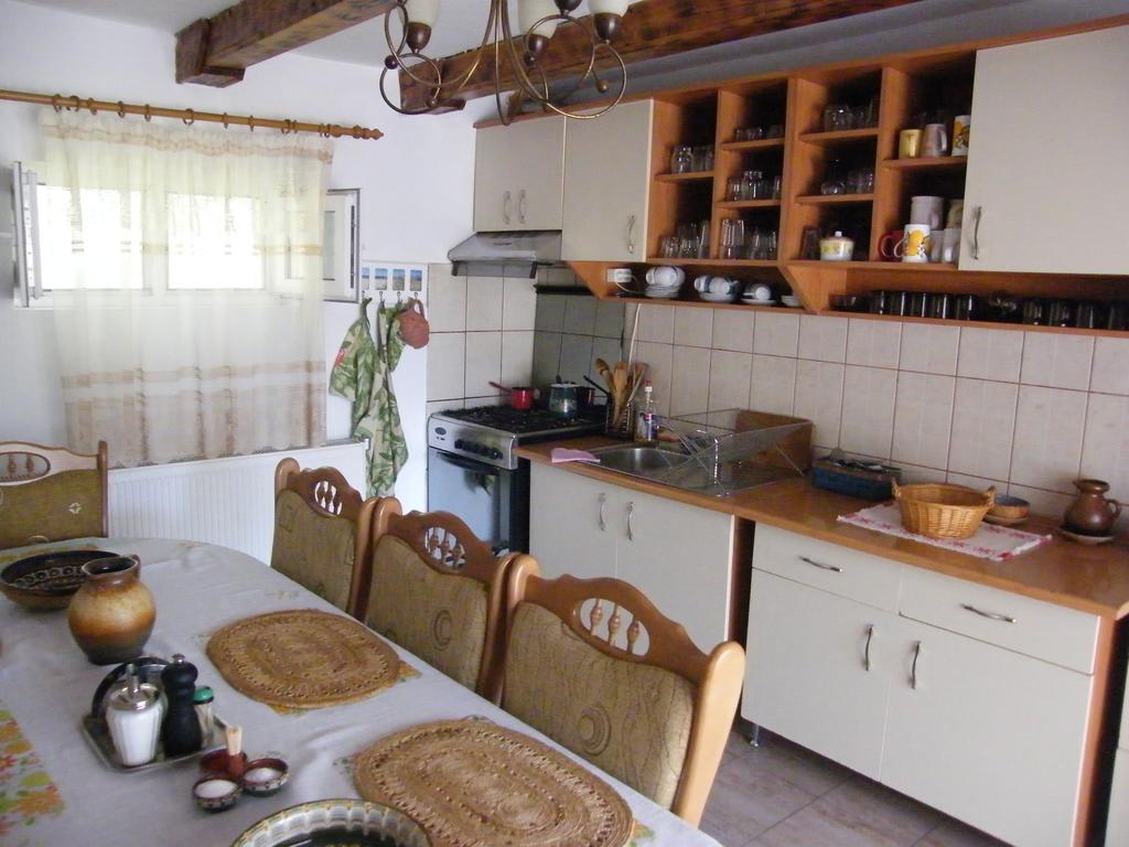 Pensiunea Casa Filoxenia Horezu Ngoại thất bức ảnh