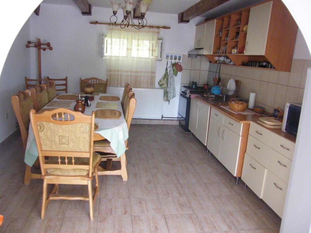 Pensiunea Casa Filoxenia Horezu Ngoại thất bức ảnh