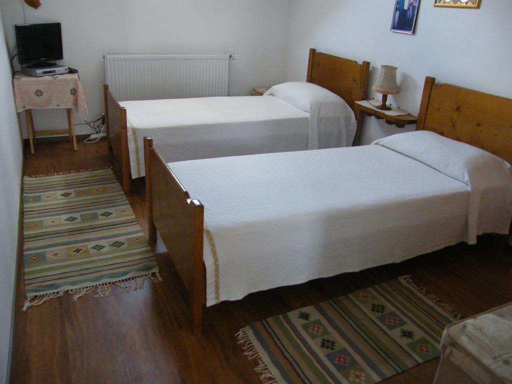 Pensiunea Casa Filoxenia Horezu Ngoại thất bức ảnh
