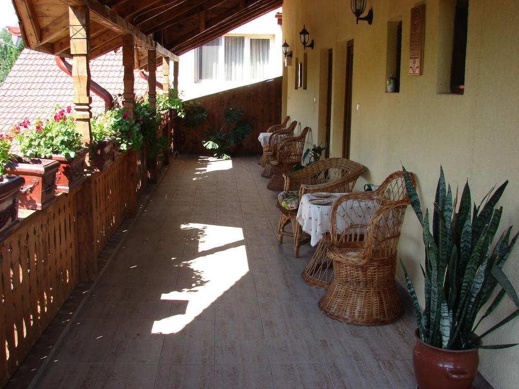 Pensiunea Casa Filoxenia Horezu Ngoại thất bức ảnh