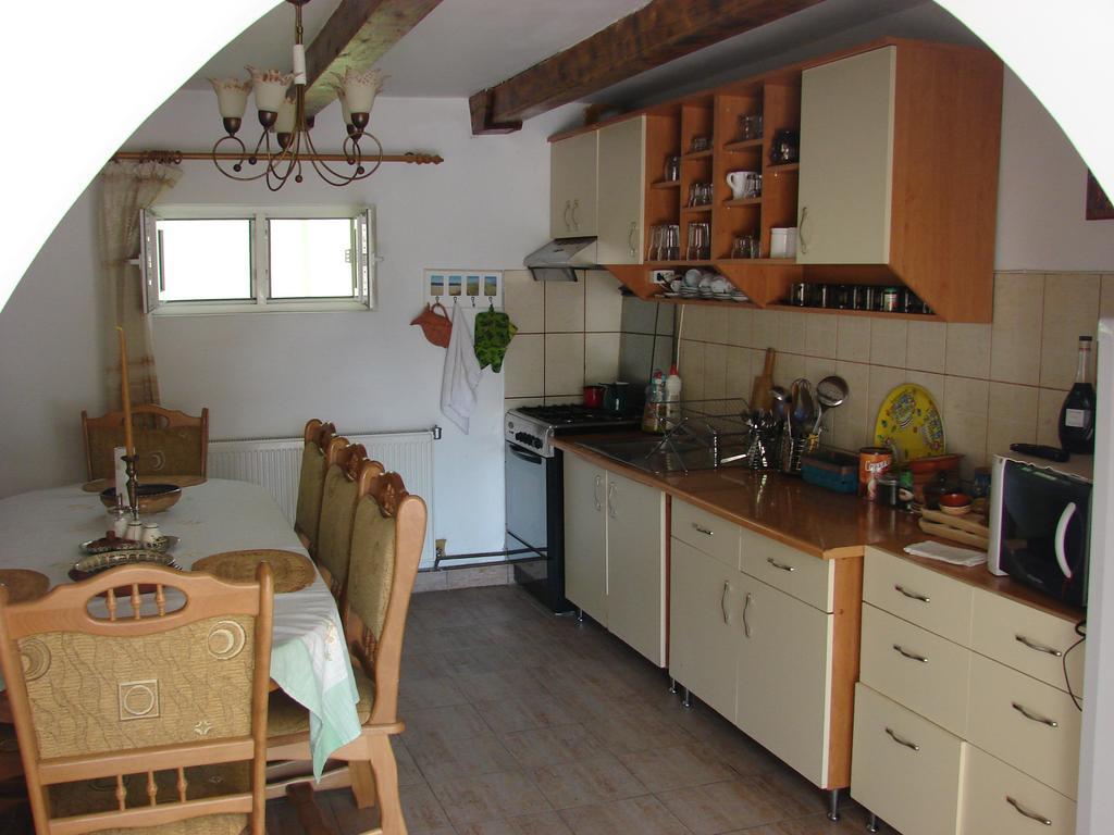 Pensiunea Casa Filoxenia Horezu Ngoại thất bức ảnh